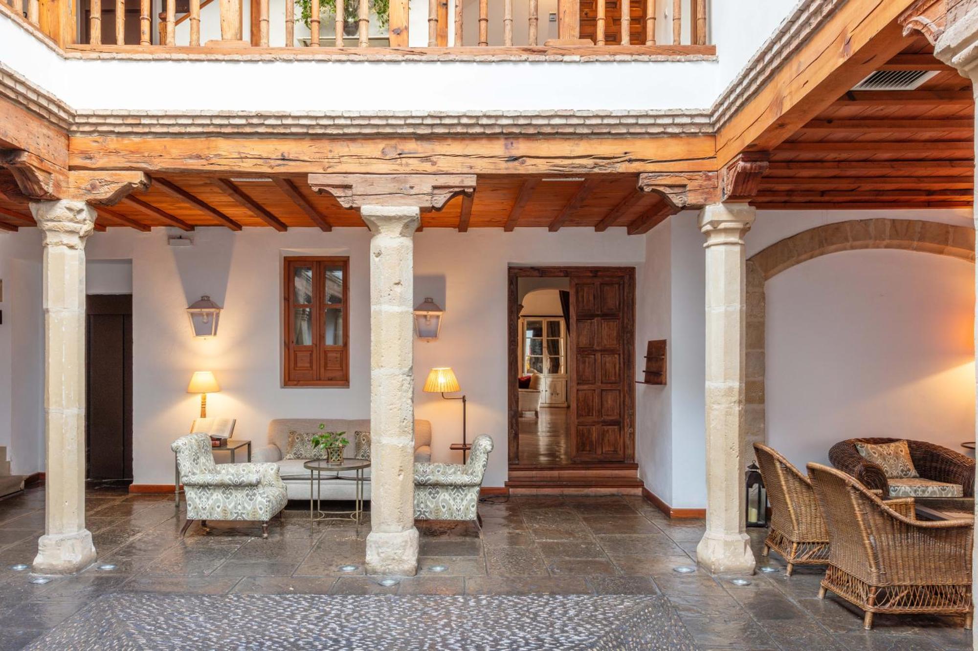 Hotel Puerta De La Luna Баеса Екстер'єр фото