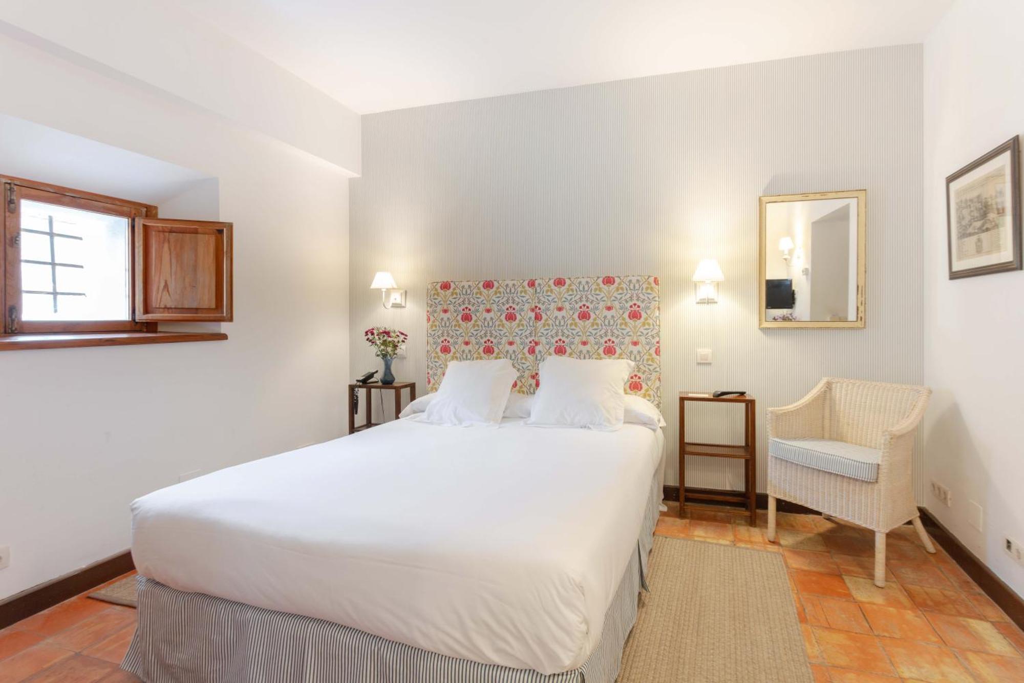 Hotel Puerta De La Luna Баеса Екстер'єр фото