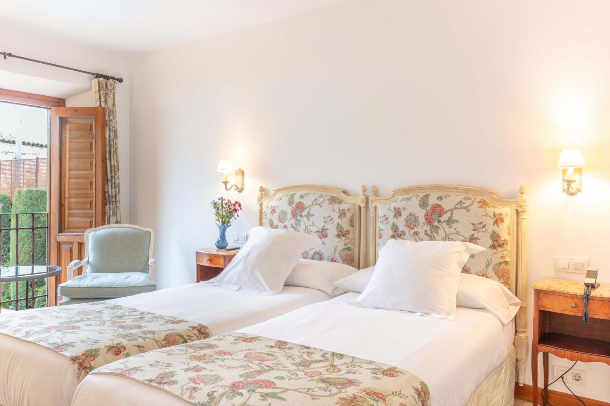 Hotel Puerta De La Luna Баеса Екстер'єр фото