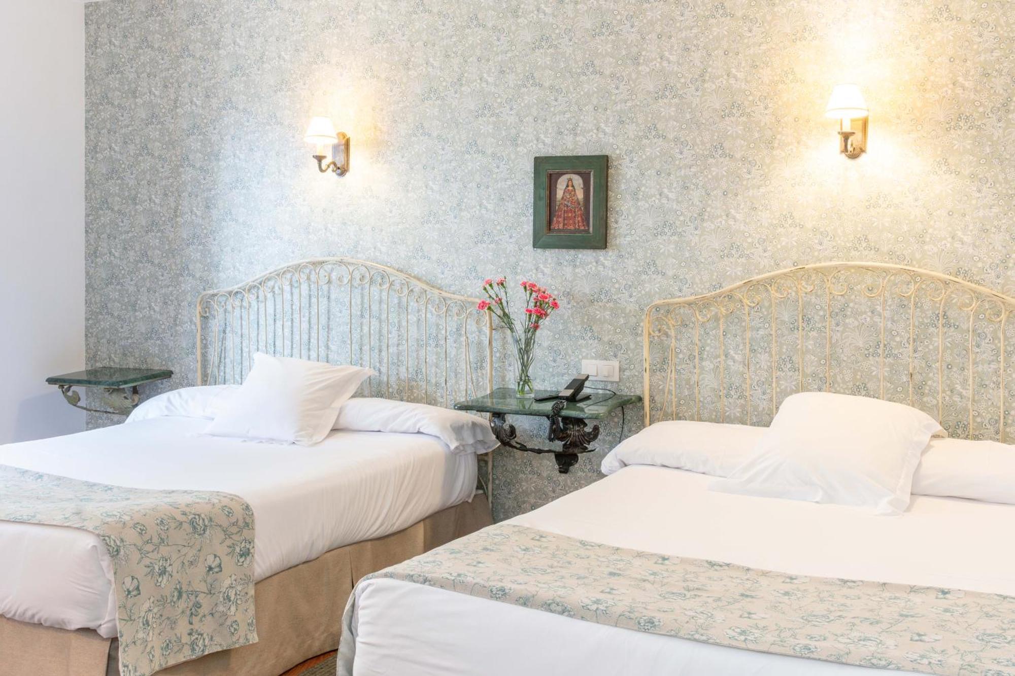Hotel Puerta De La Luna Баеса Екстер'єр фото
