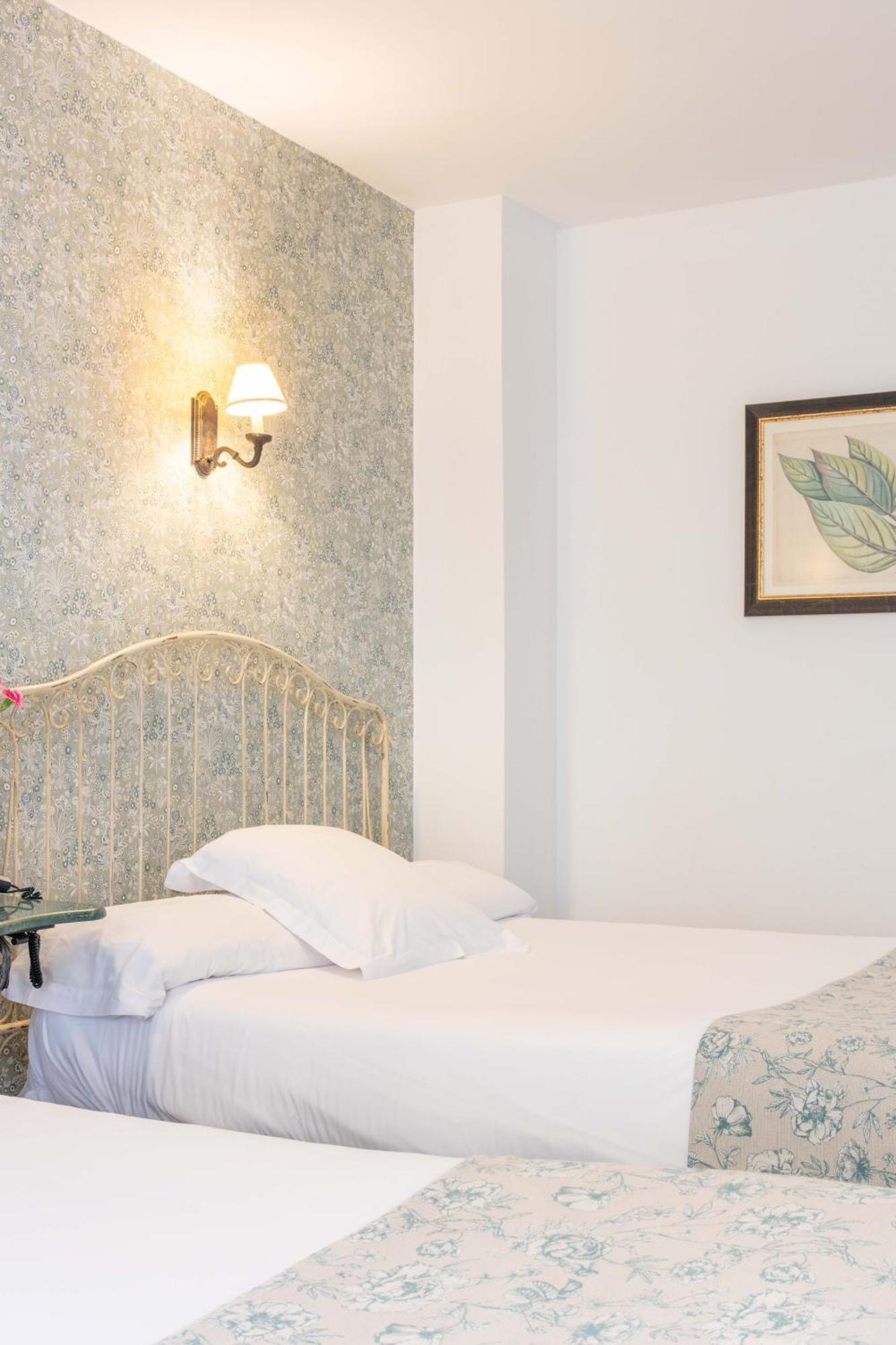 Hotel Puerta De La Luna Баеса Екстер'єр фото