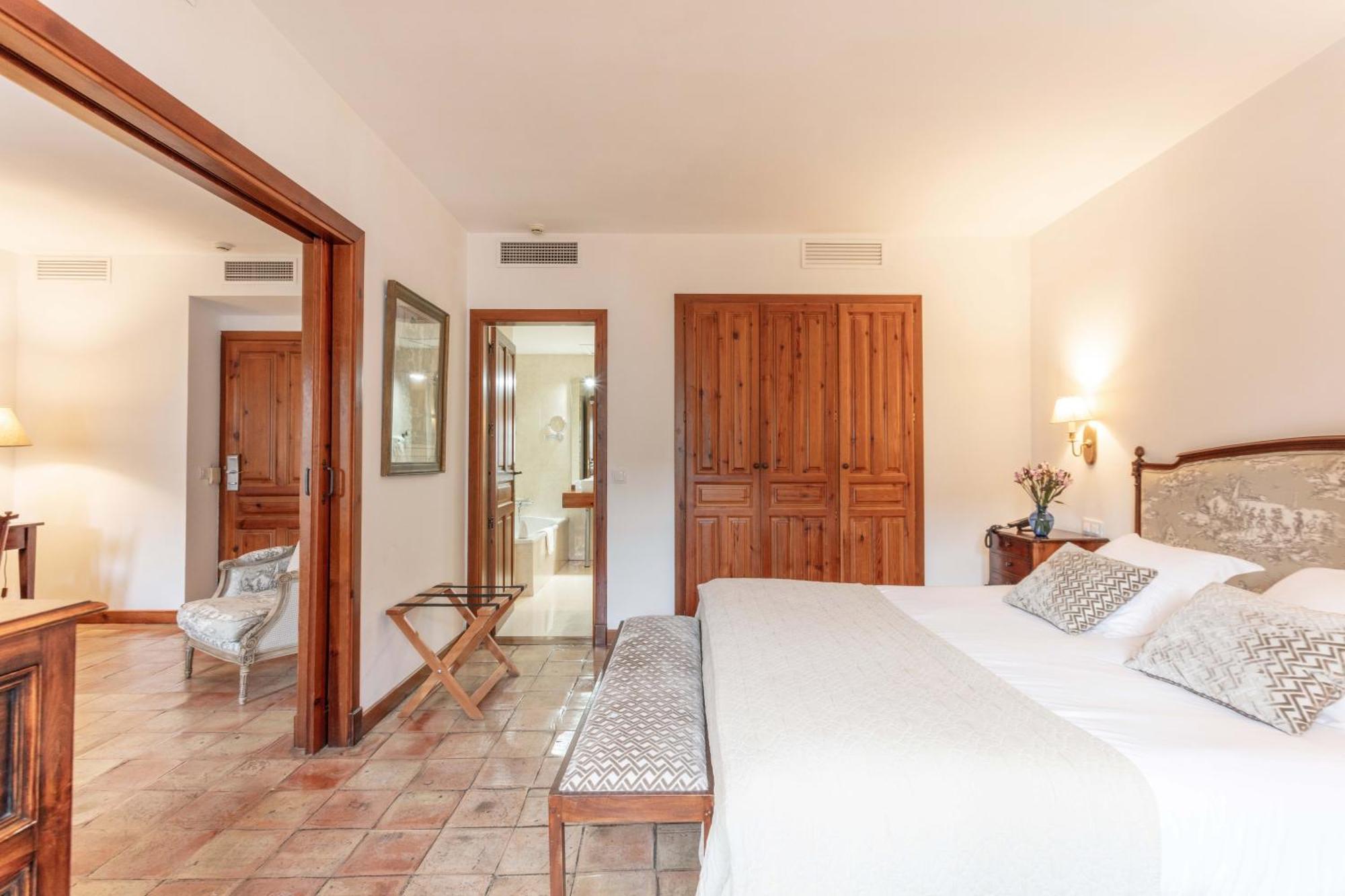 Hotel Puerta De La Luna Баеса Екстер'єр фото